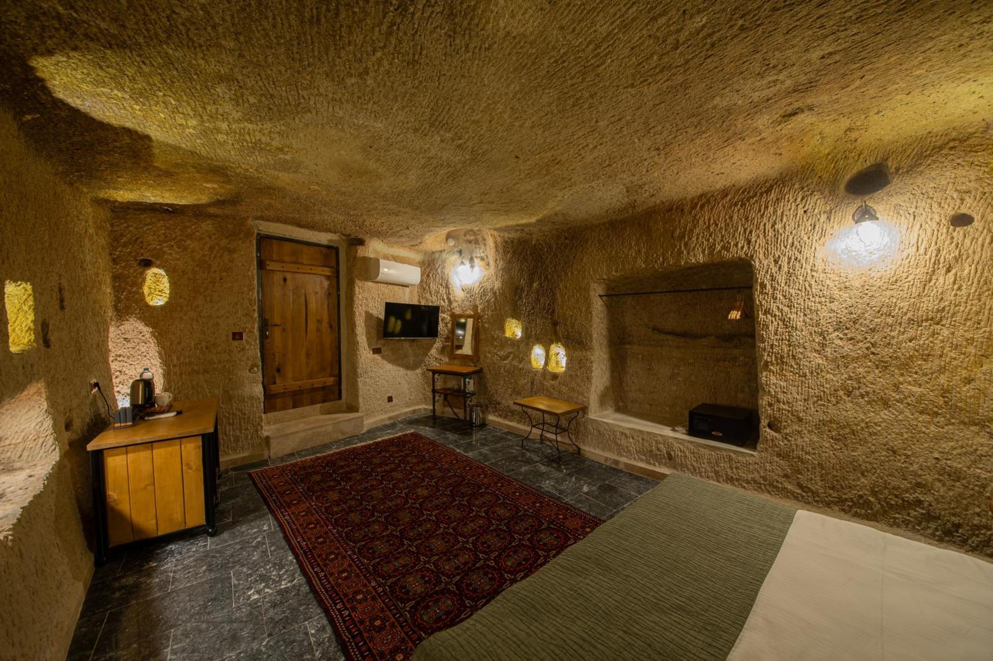 Ares Cave Suites Гореме Экстерьер фото