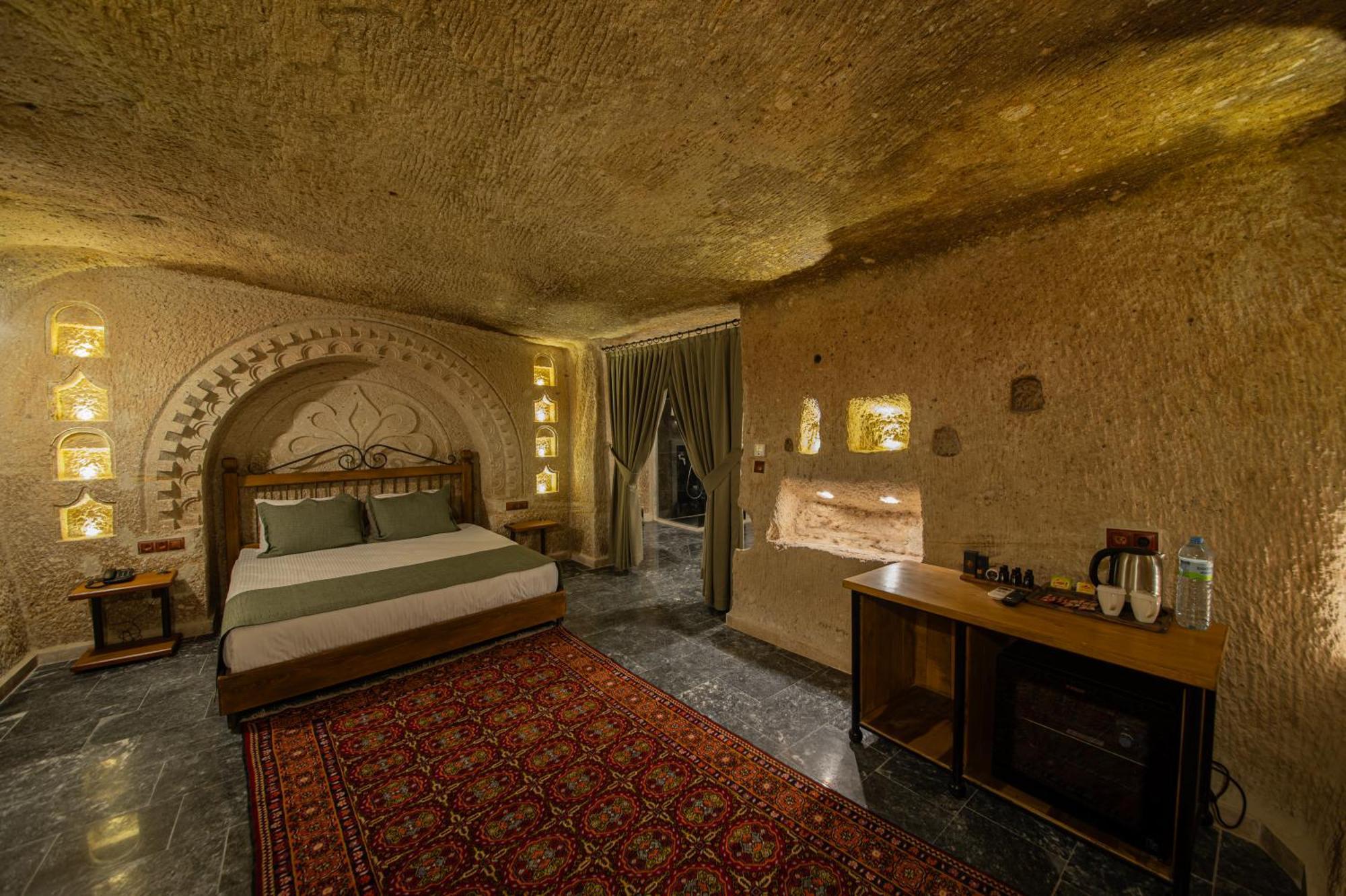 Ares Cave Suites Гореме Экстерьер фото