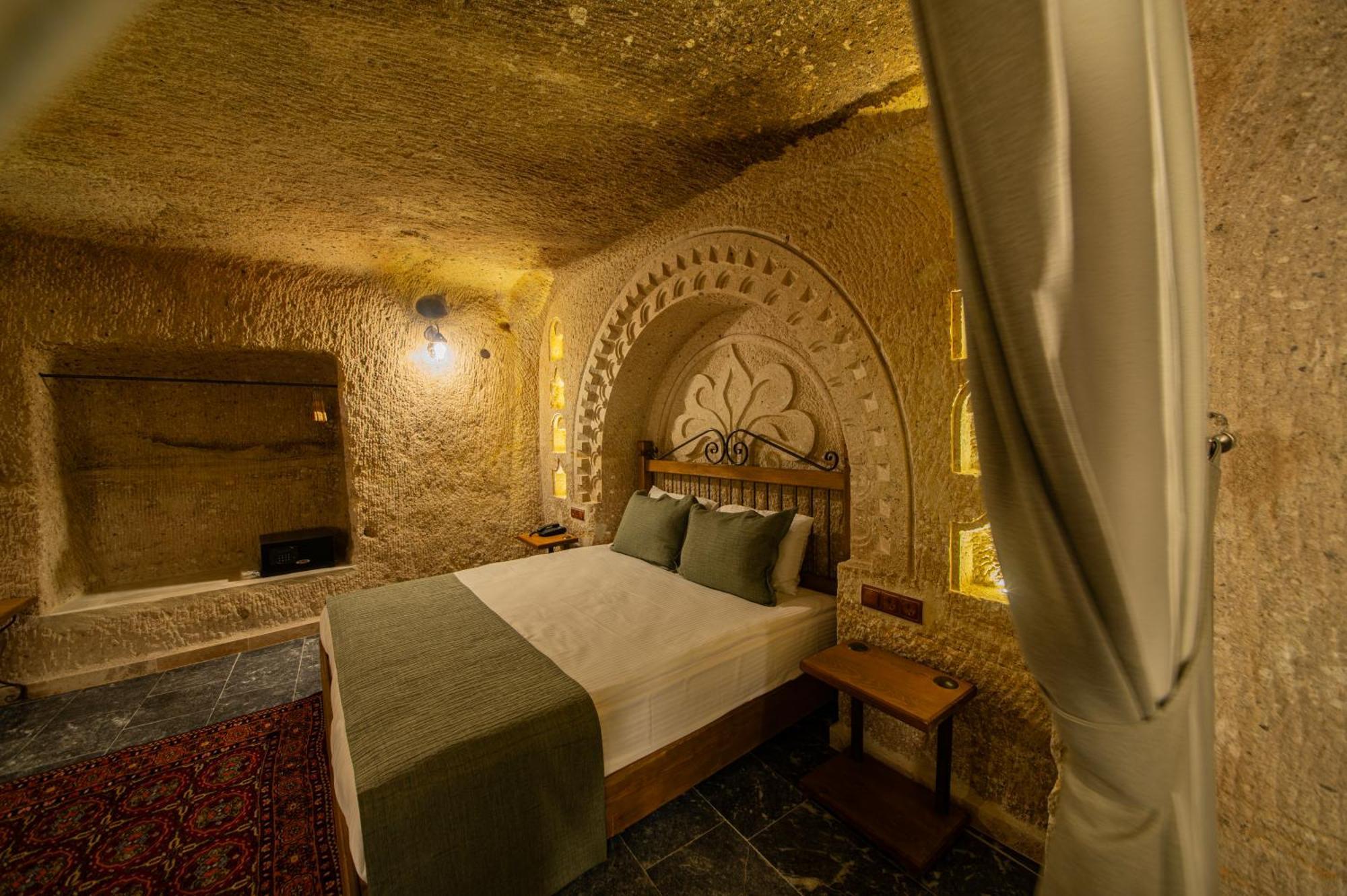 Ares Cave Suites Гореме Экстерьер фото
