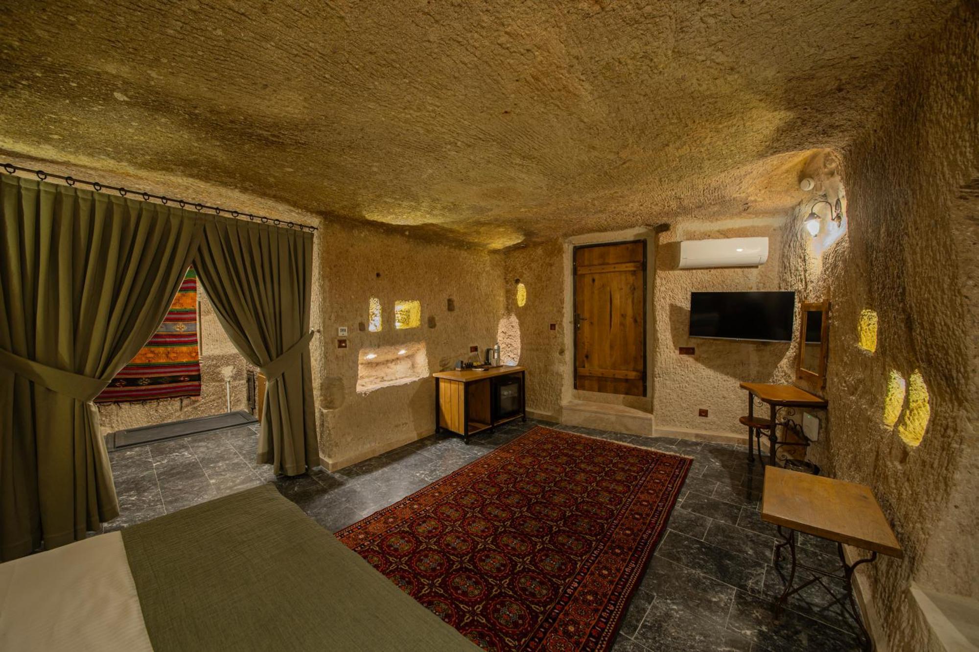 Ares Cave Suites Гореме Экстерьер фото