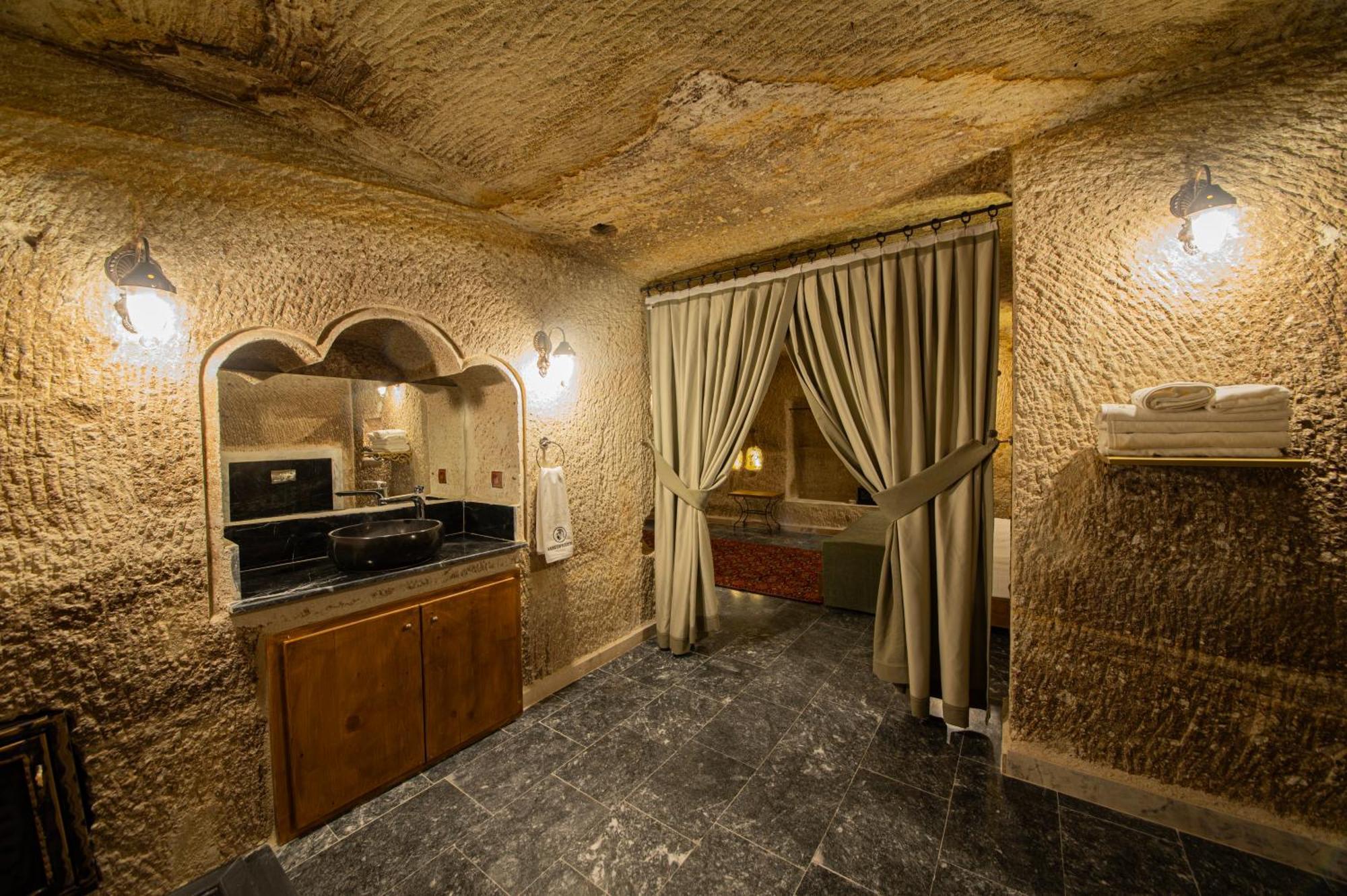 Ares Cave Suites Гореме Экстерьер фото