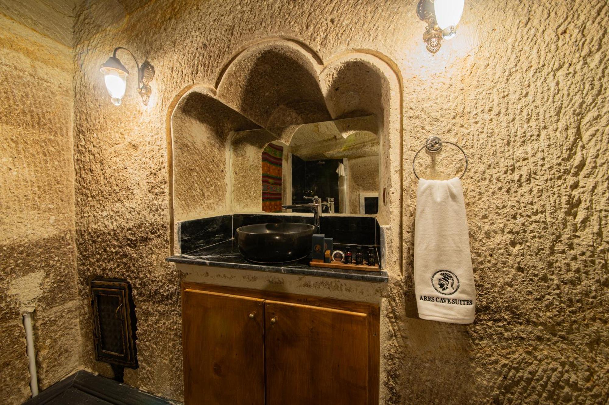 Ares Cave Suites Гореме Экстерьер фото