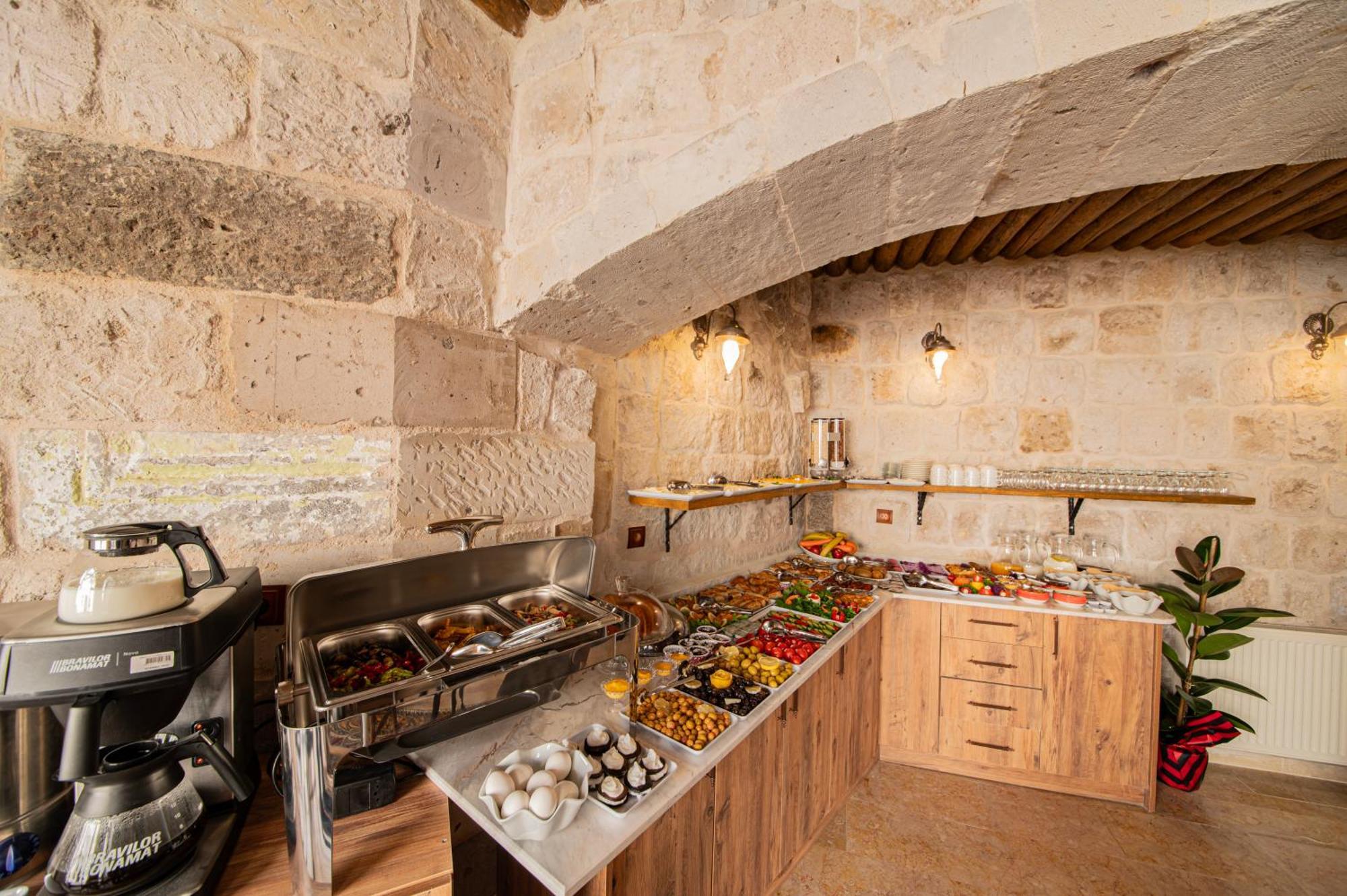 Ares Cave Suites Гореме Экстерьер фото