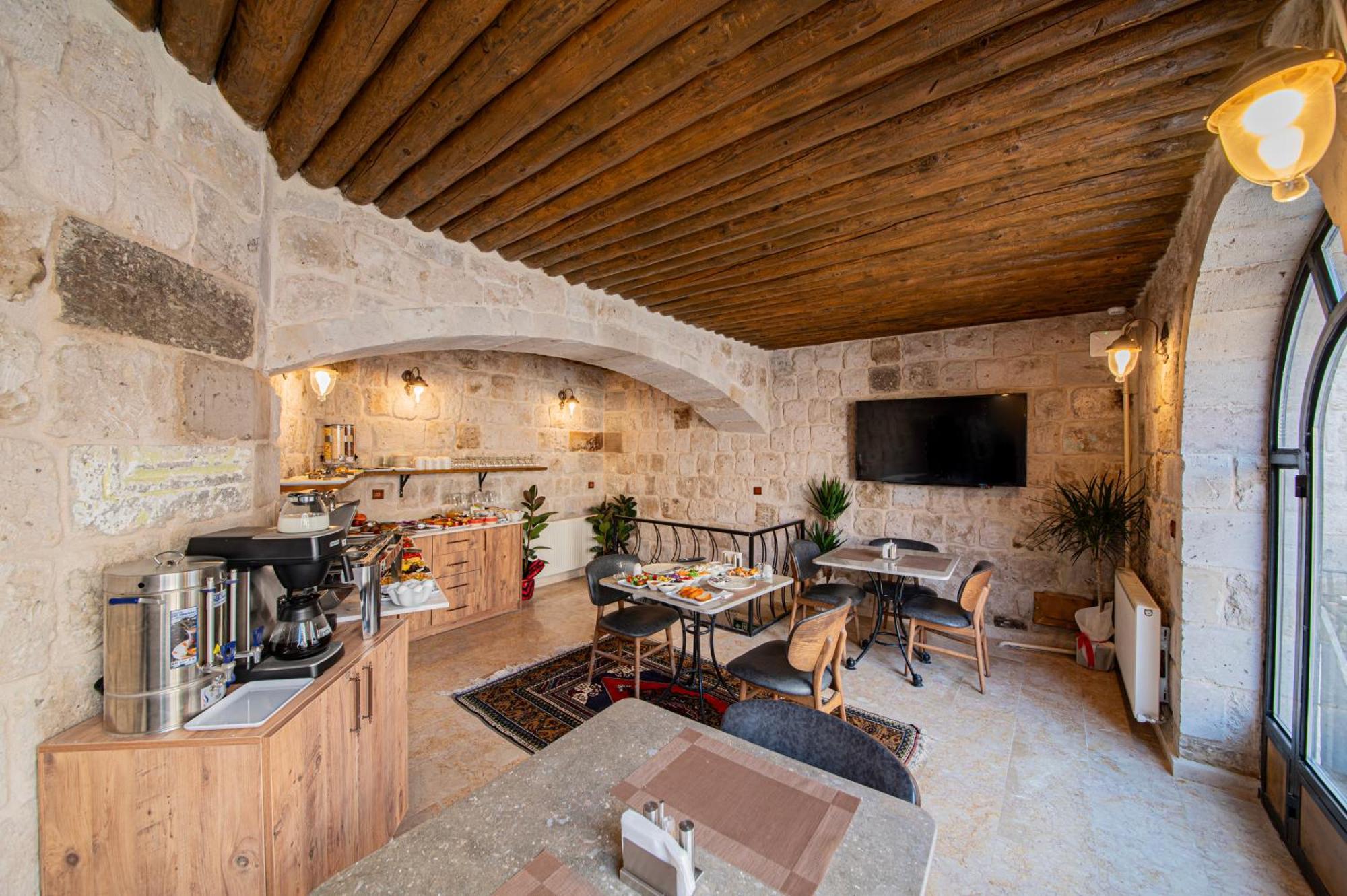 Ares Cave Suites Гореме Экстерьер фото