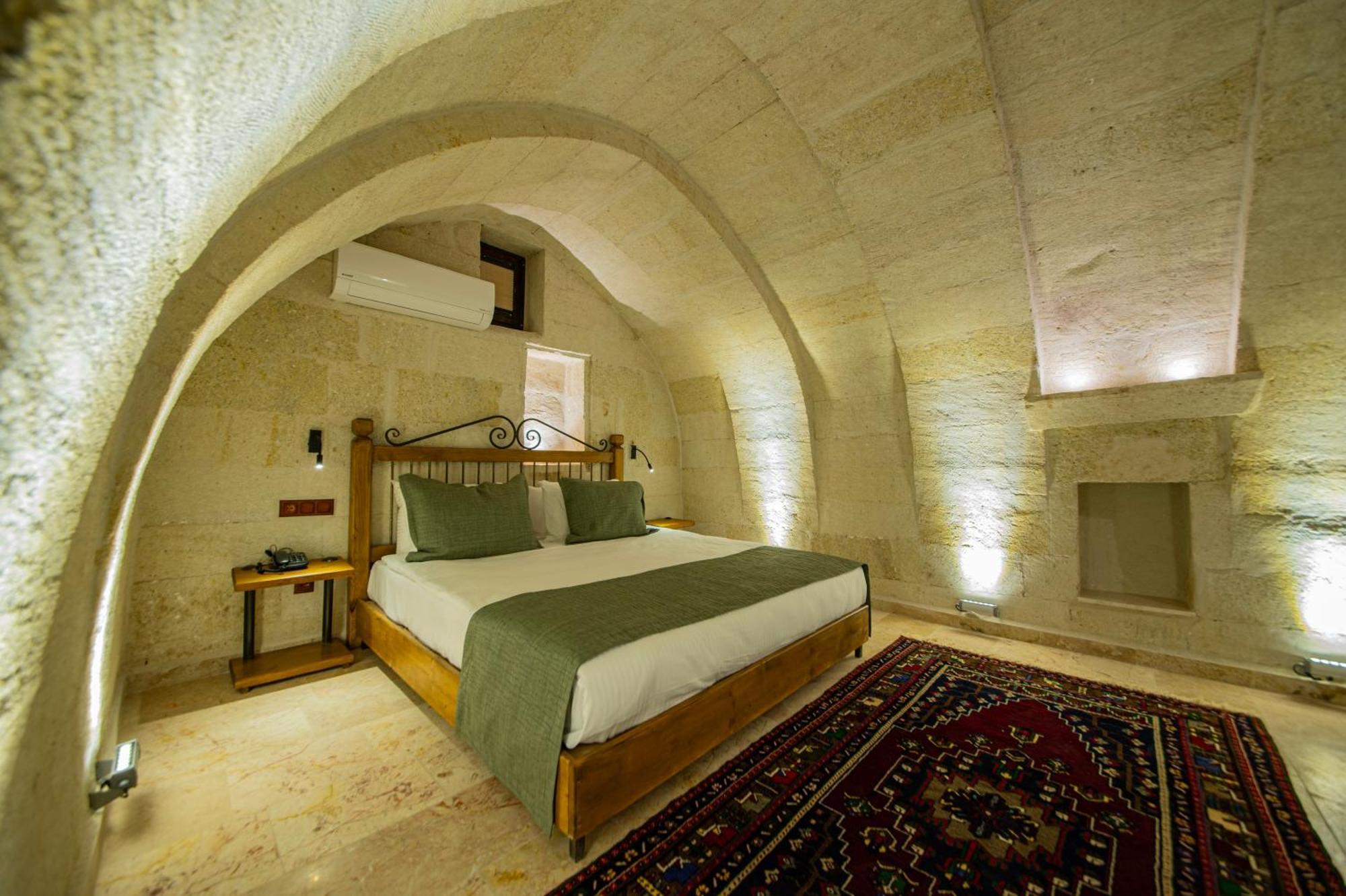 Ares Cave Suites Гореме Экстерьер фото