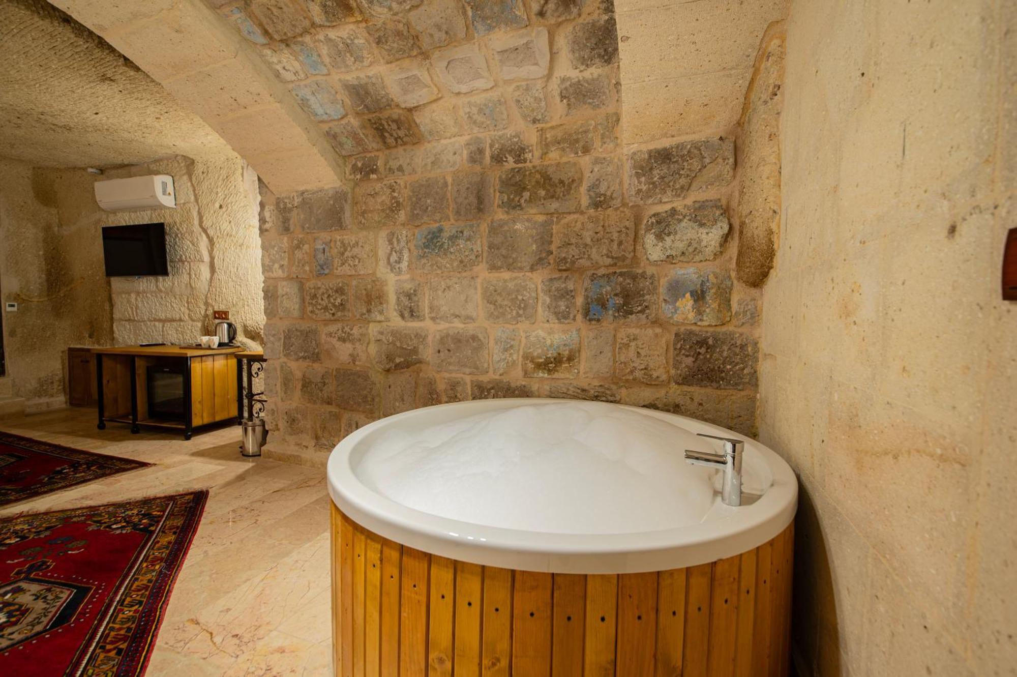 Ares Cave Suites Гореме Экстерьер фото