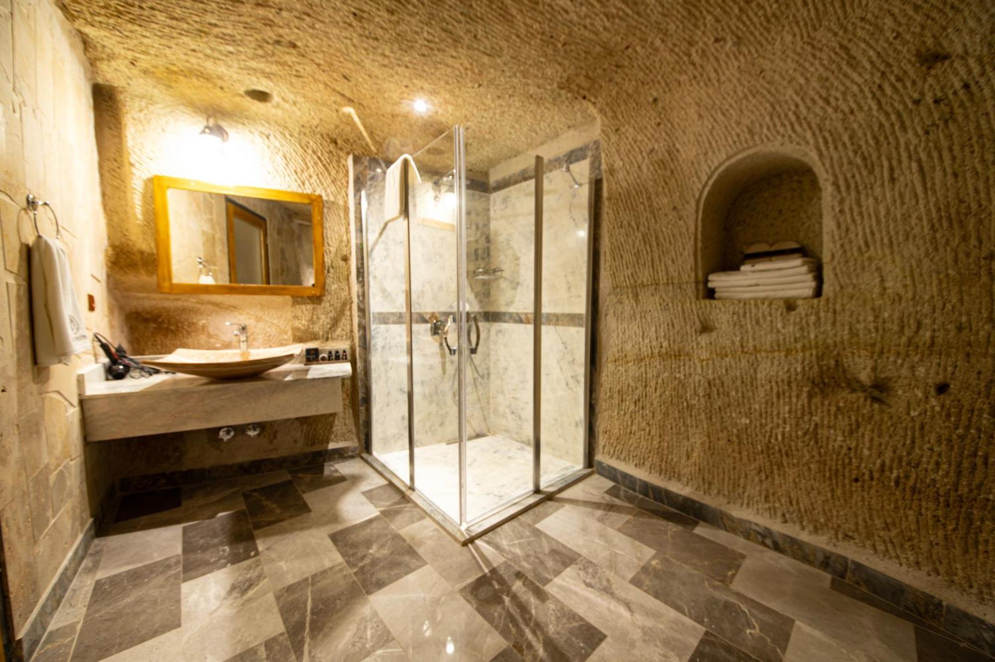 Ares Cave Suites Гореме Экстерьер фото