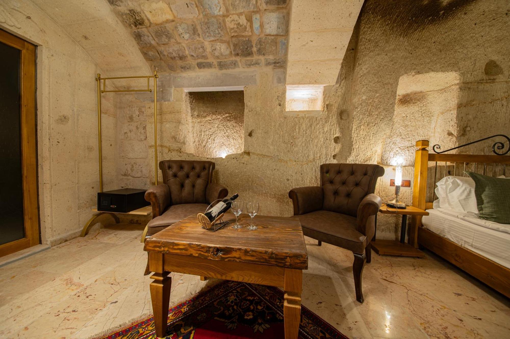 Ares Cave Suites Гореме Экстерьер фото