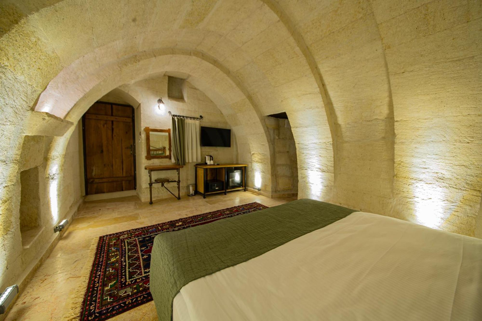 Ares Cave Suites Гореме Экстерьер фото