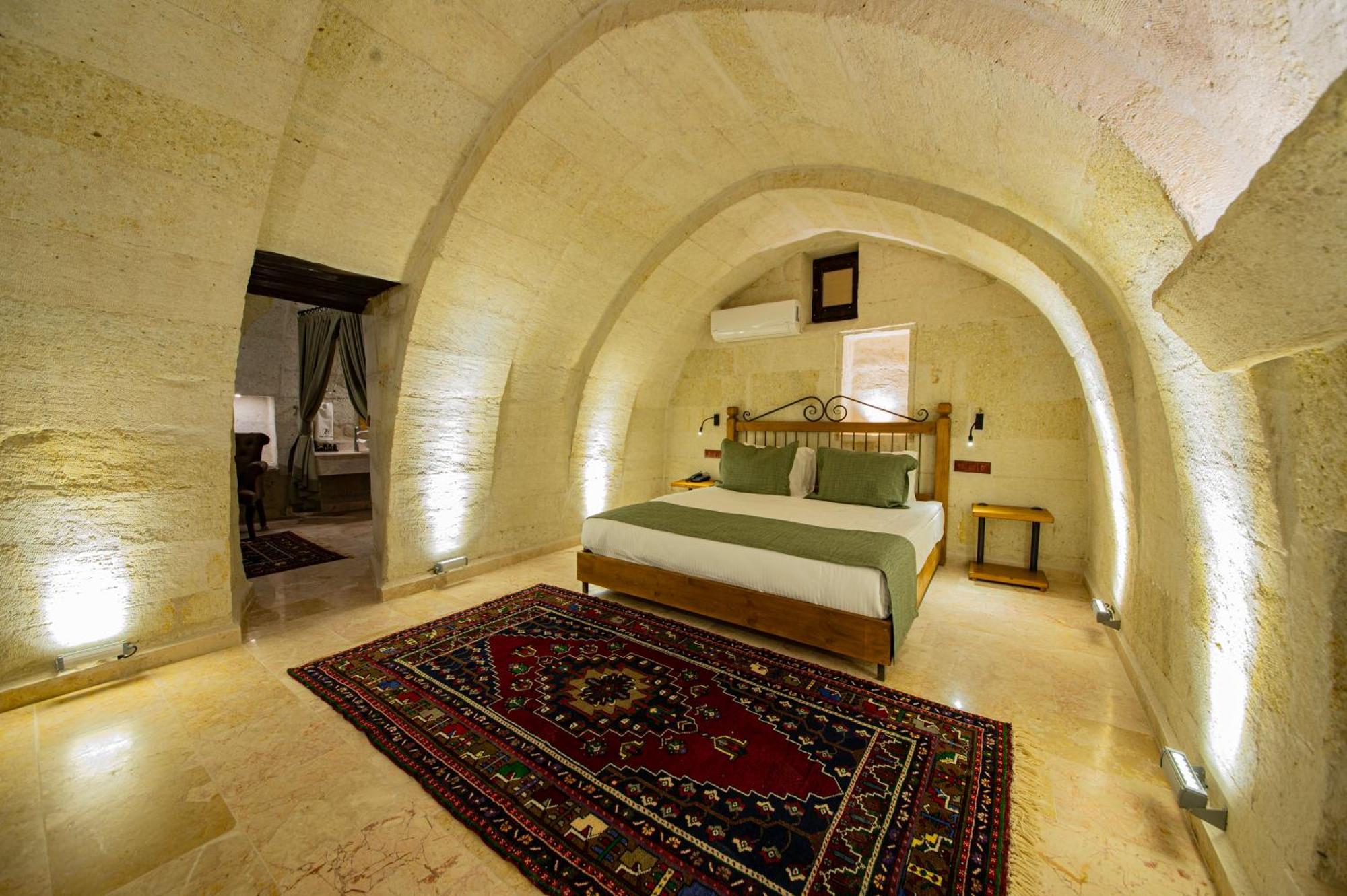 Ares Cave Suites Гореме Экстерьер фото