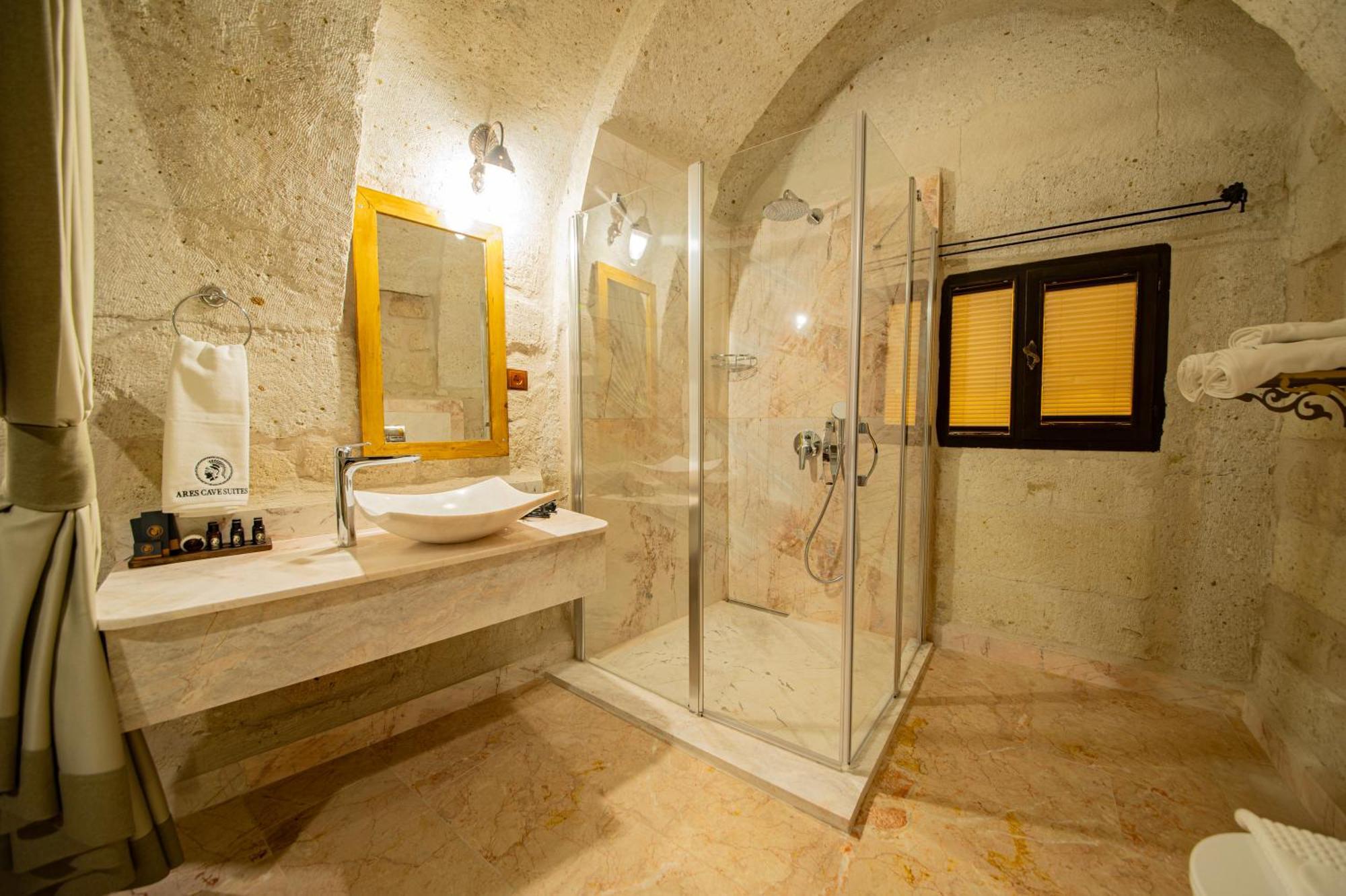 Ares Cave Suites Гореме Экстерьер фото
