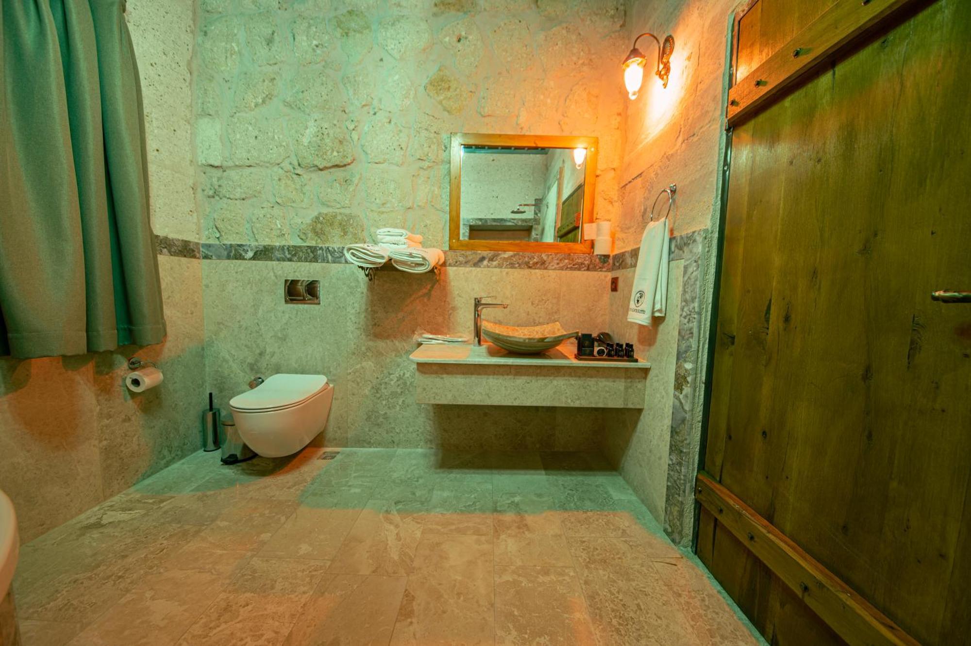 Ares Cave Suites Гореме Экстерьер фото