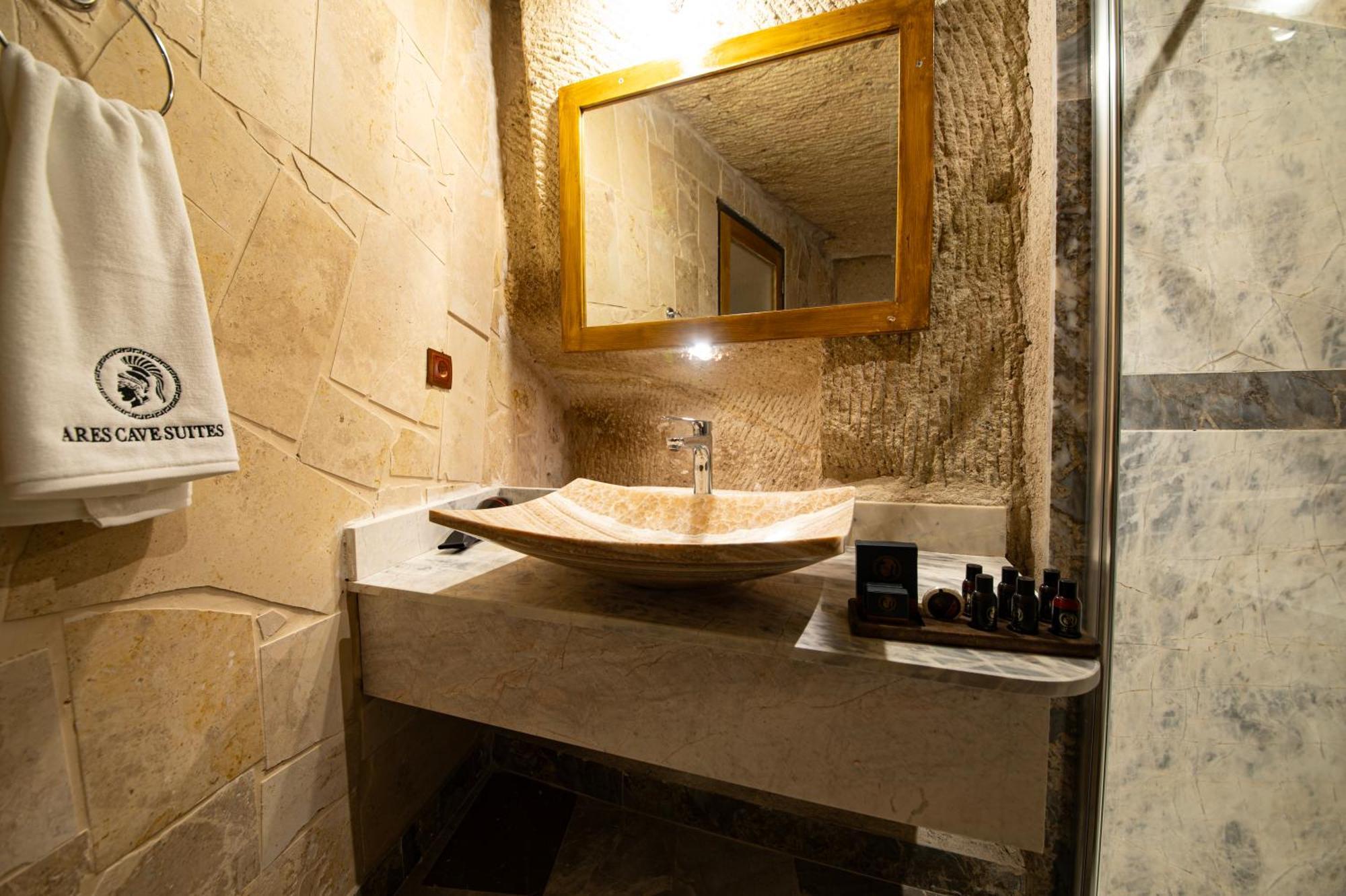 Ares Cave Suites Гореме Экстерьер фото