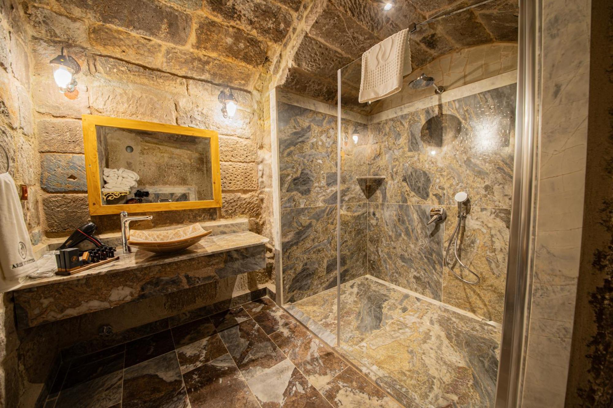 Ares Cave Suites Гореме Экстерьер фото