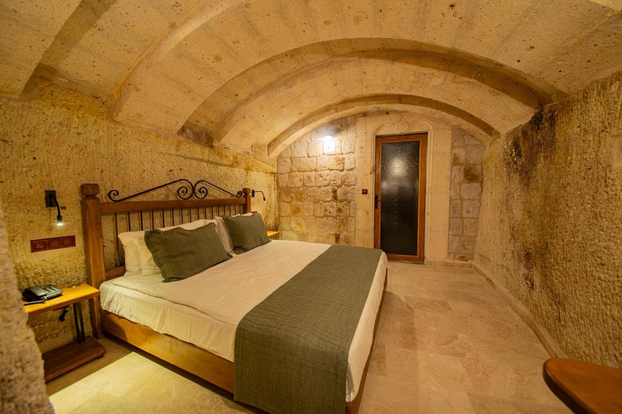 Ares Cave Suites Гореме Экстерьер фото