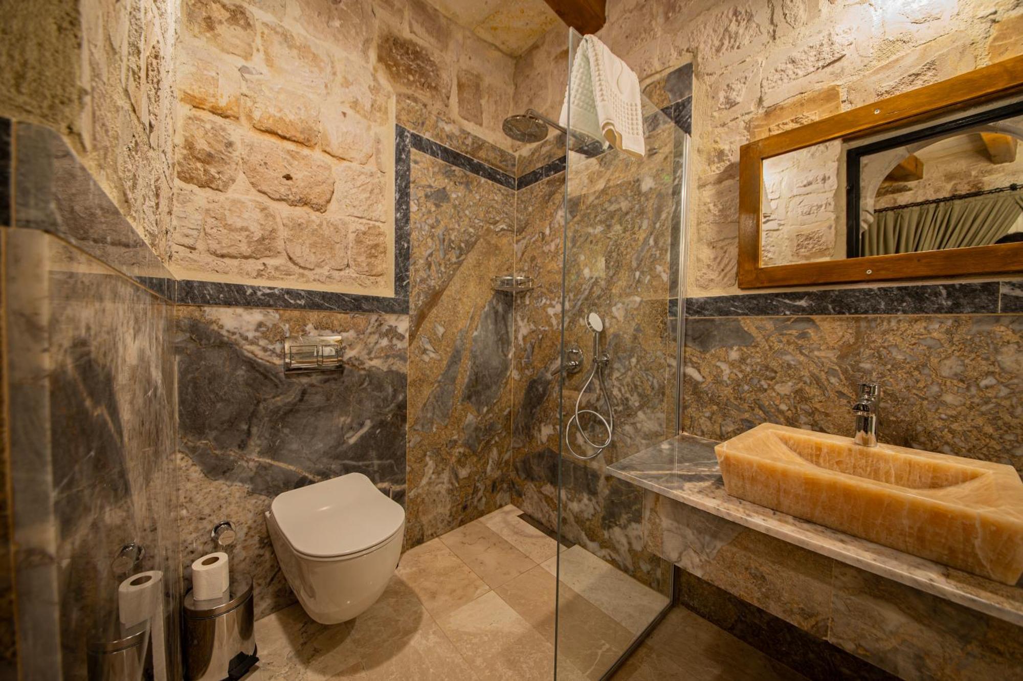 Ares Cave Suites Гореме Экстерьер фото