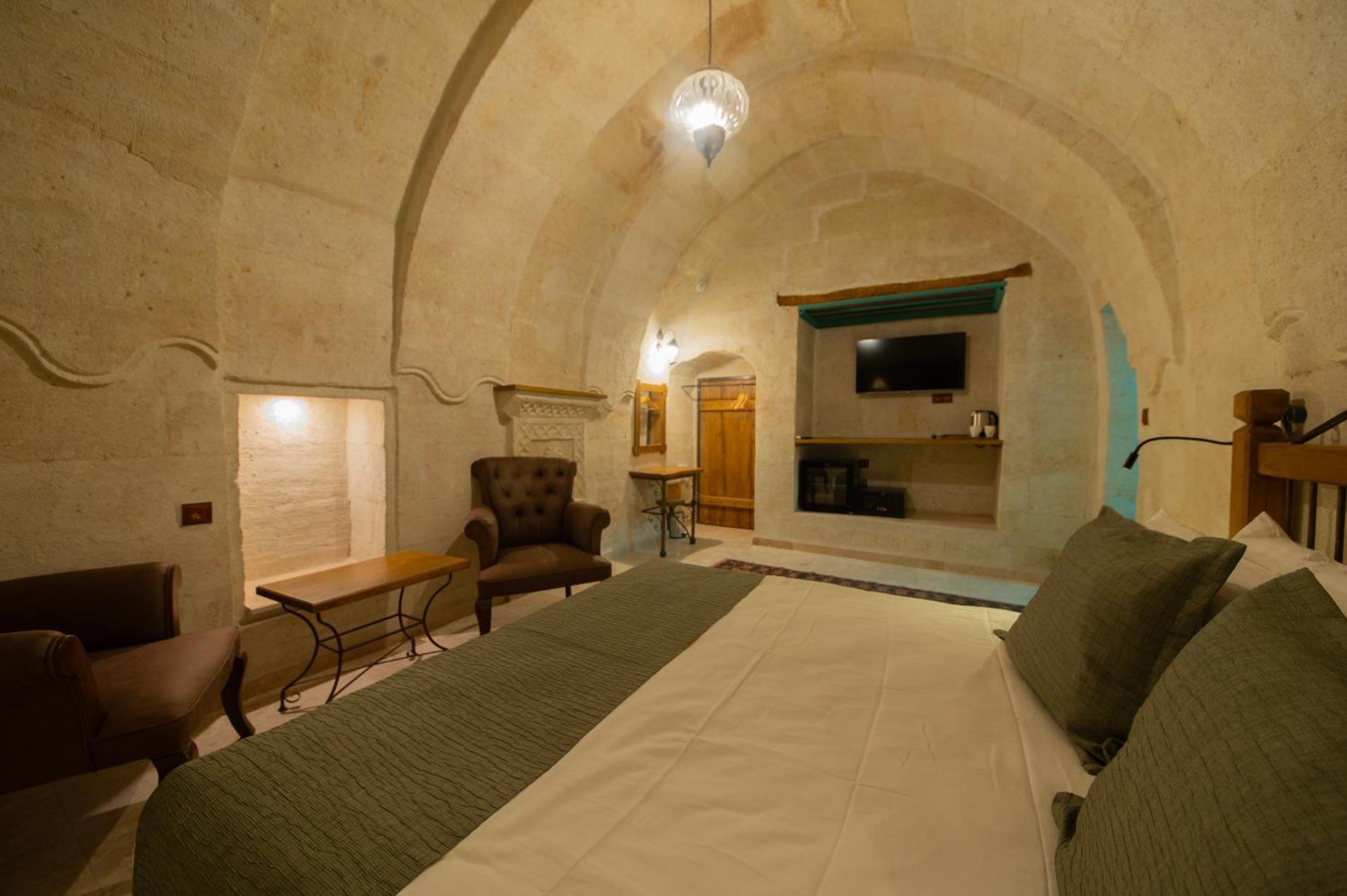 Ares Cave Suites Гореме Экстерьер фото